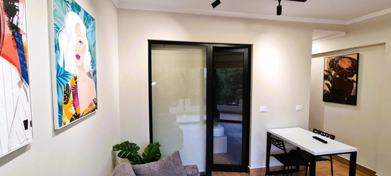 2V1 - Center Apartment 1 Tirana Zewnętrze zdjęcie