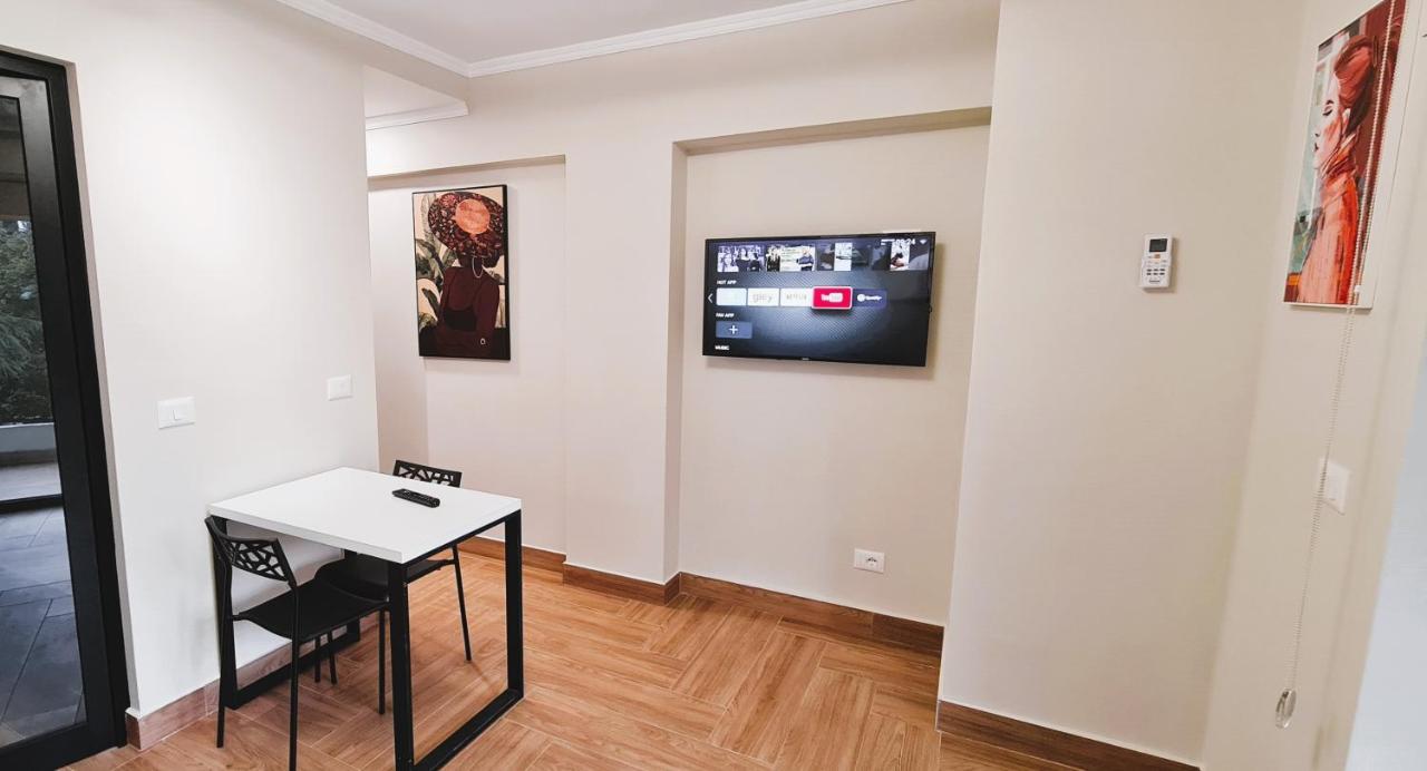 2V1 - Center Apartment 1 Tirana Zewnętrze zdjęcie